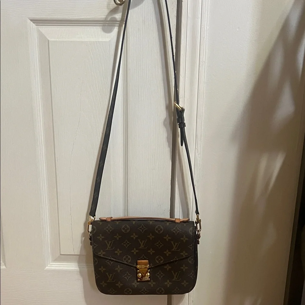Louis Vuitton Classic Monogram Crossbody Bag - Picture 4 of 6